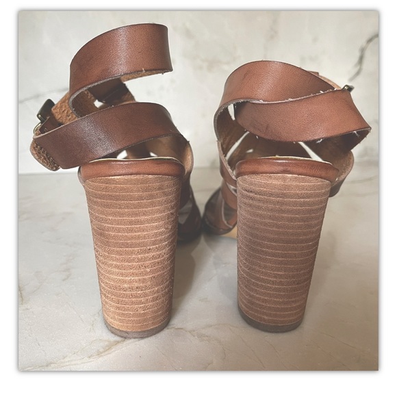 Urban Outfitters “Natural” Leather Strappy Sandals - Picture 4 of 7